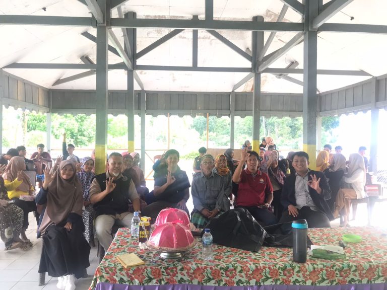 Mahasiswa KKN-T Posko 3 Desa Sepakat Laksanakan Workshop Pertanian Pembuatan Pupuk PGPR