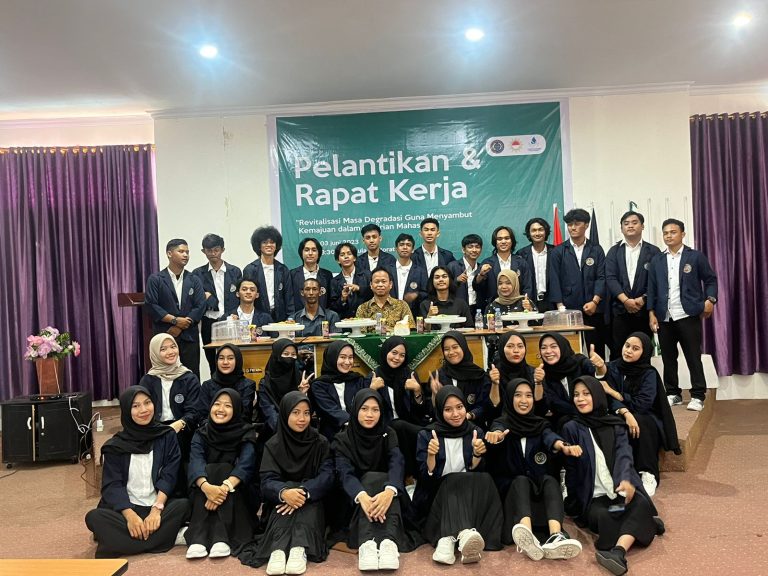 Pengurus HMPS Manajemen Periode 2023/2024 Resmi Dilantik, Dekan FEB UMPalopo Amanah Adalah Tanggung Jawab