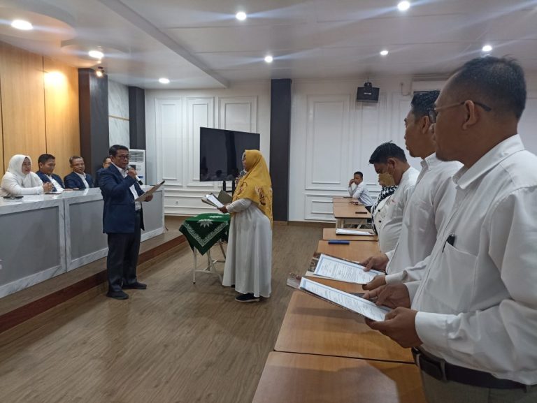 Rektor Lantik Pejabat dan Staf Struktural UMPalopo Periode 2023-2027
